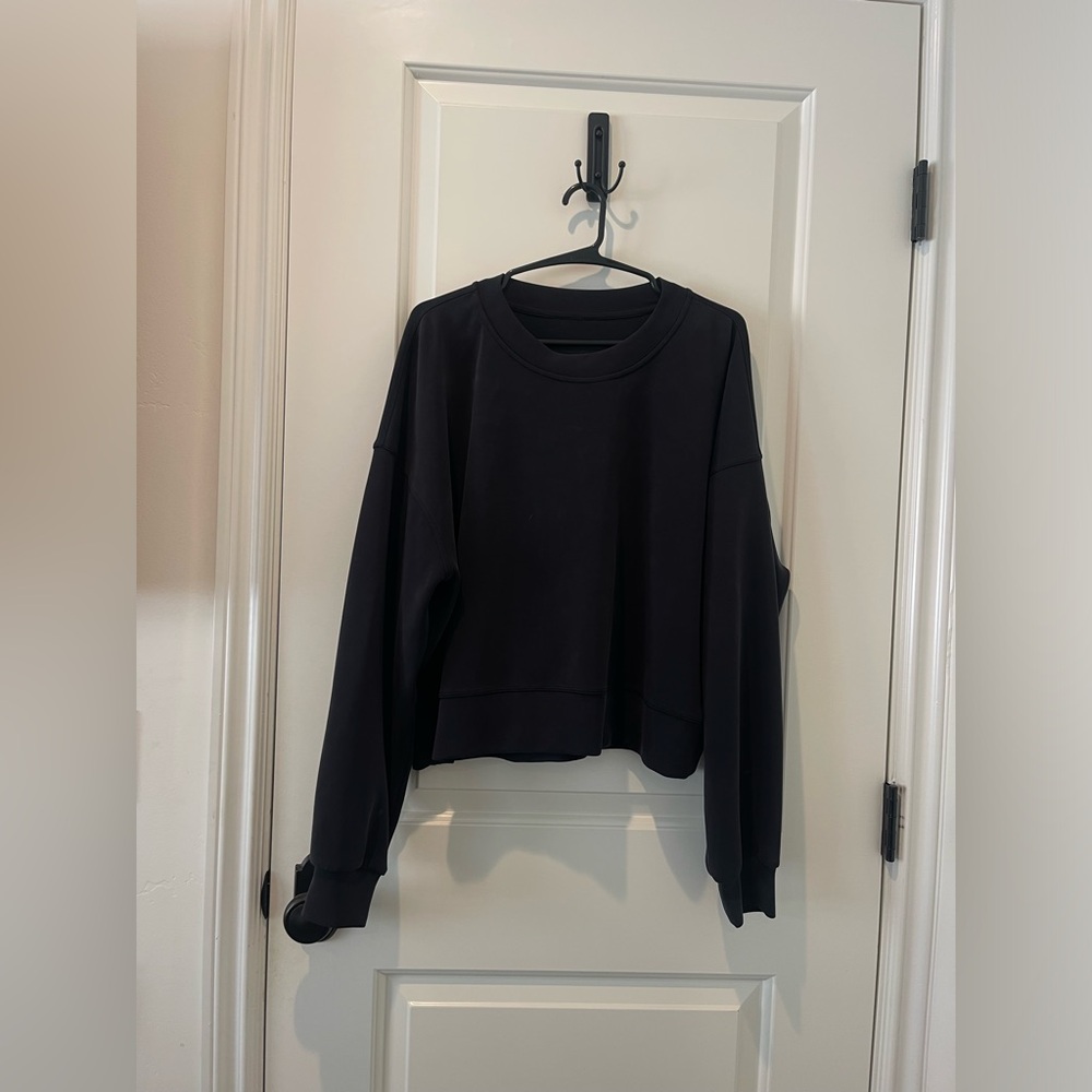 Black crew neck sweatshirt